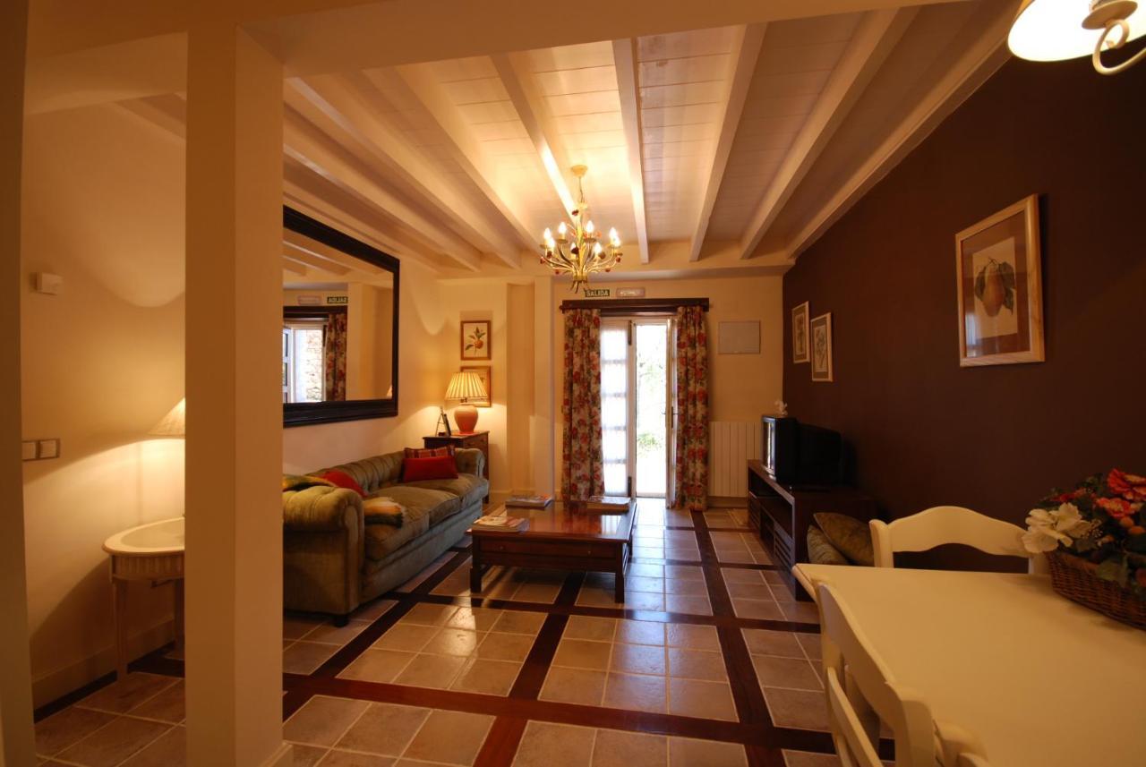 Las Casas Rurales Huerta San Benito Villamayor  Exterior photo